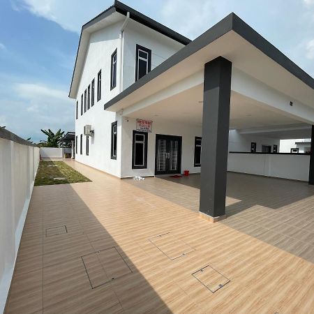 Cuti-Cuti Port Dickson Homestay ภายนอก รูปภาพ