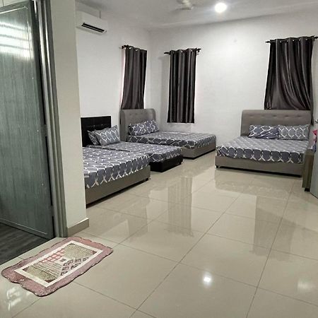 Cuti-Cuti Port Dickson Homestay ภายนอก รูปภาพ