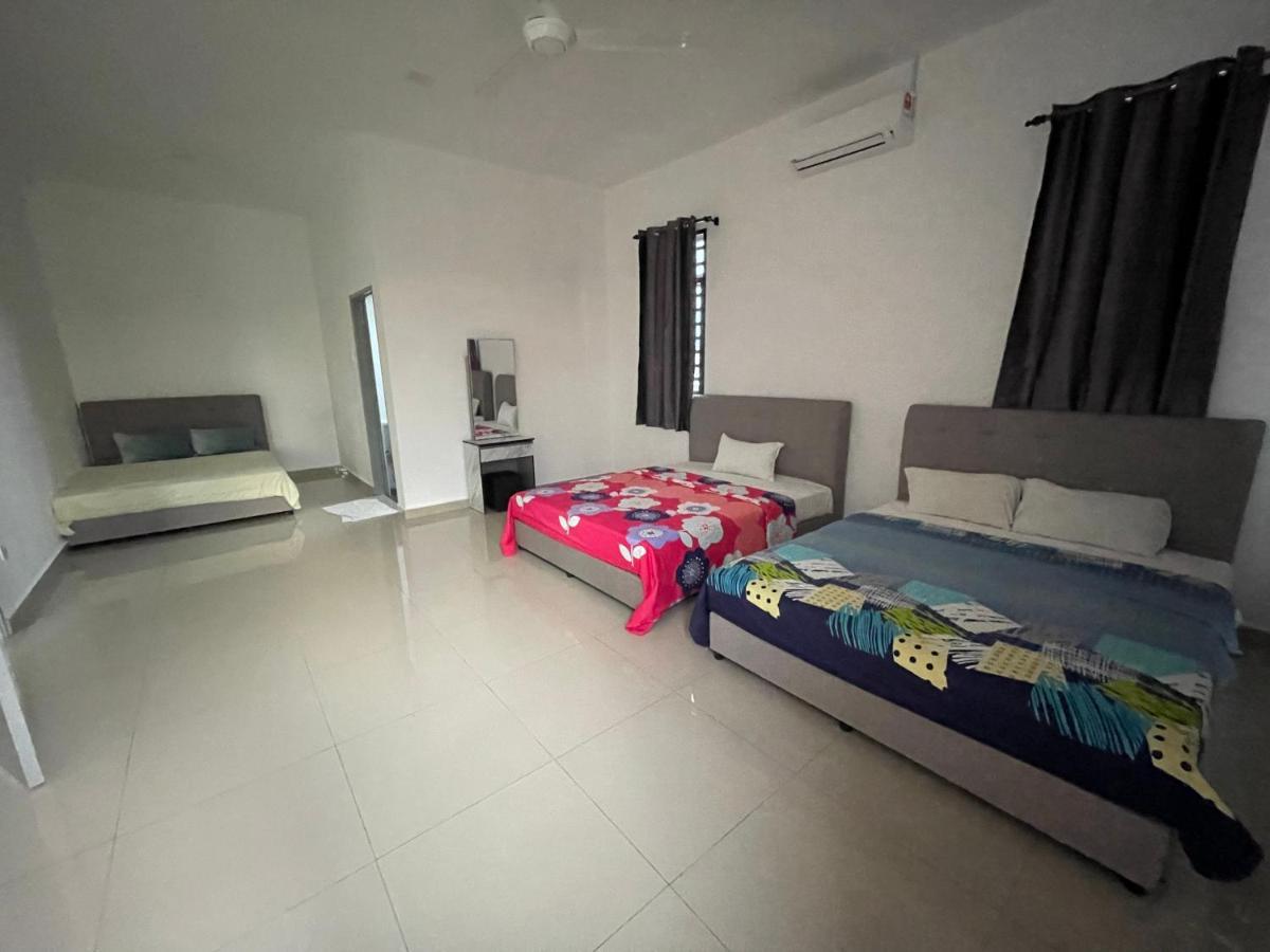 Cuti-Cuti Port Dickson Homestay ภายนอก รูปภาพ