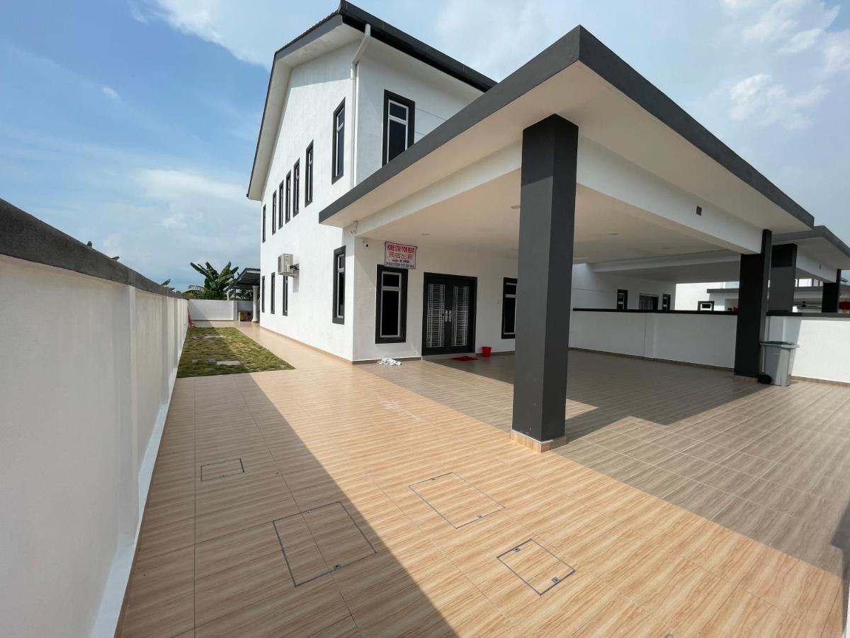 Cuti-Cuti Port Dickson Homestay ภายนอก รูปภาพ